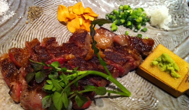 妻の誕生日祝いに肉をということで、一鐵に行きました。美味しかったんですが、期待していたフランベがなかったのが残念でした。