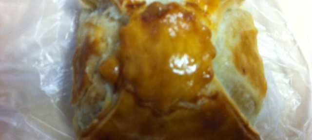 国産りんごのアップルパイ、丸ごとなので、りんごりんごしているところが好き