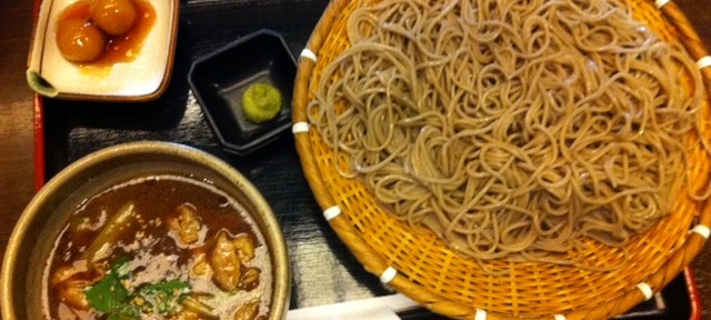 二日酔いの昼は、蕎麦がさっぱりしていていいのでそじ坊に行きました。