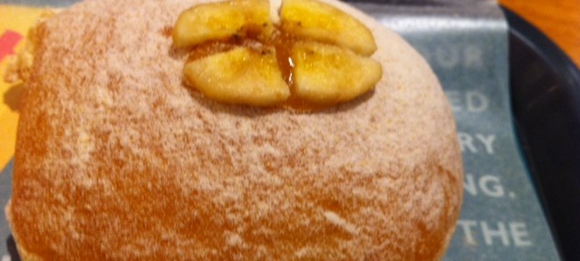 立川のスタバは満員御礼、そのせいで、クリスピークリームドーナッツに行くはめになったけど、ちょっぴり後悔