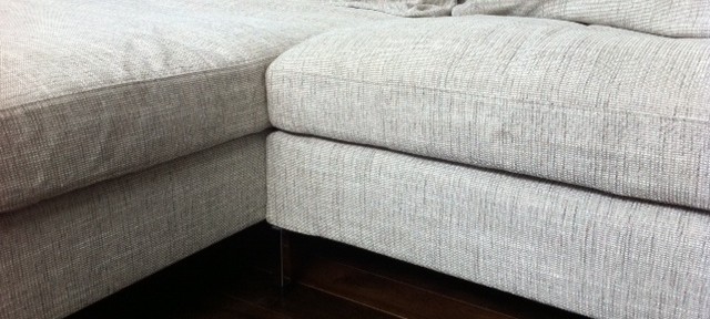 諸事情でソファーを衣替えしました。夏に向けて白系で。