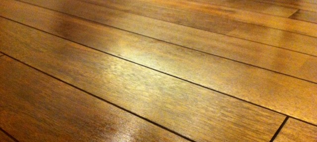 昼からビールでぐだぐだしていたのに、夜からは床のワックス掛けで大変。