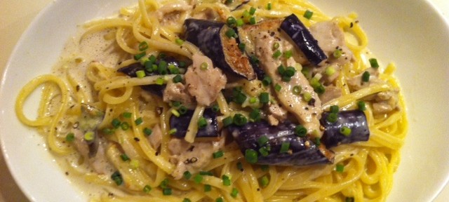 スパ吉のパスタ、クリームと柚子胡椒が意外にも合う。