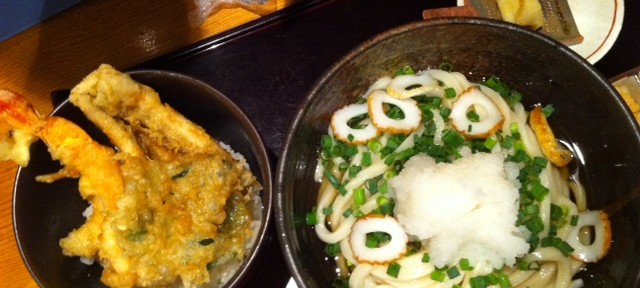 葱坊主のミニ海鮮天丼はおすすめ。が、ぶっかけにちくわは要らないと思う。