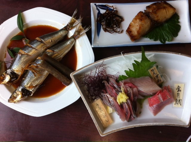 真鶴のしょうとく丸、カンパチの刺身が最高。あと、魚の天ぷらも良かった。
