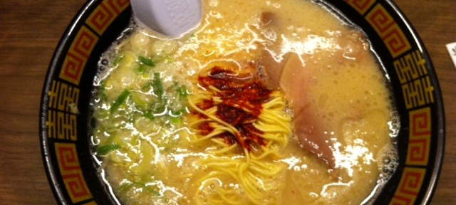 一蘭、確かにスープは美味しいけど、なんだか物足りない。仕切りがあると逆に圧迫感があって集中できない。