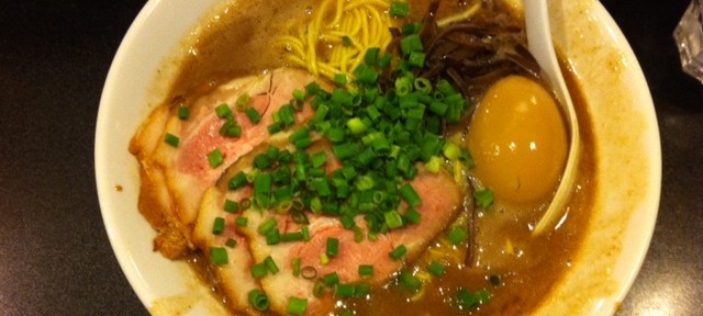 楽々の豚骨もクセになりそう。もう少し塩分を控えてくれると最高なのに！