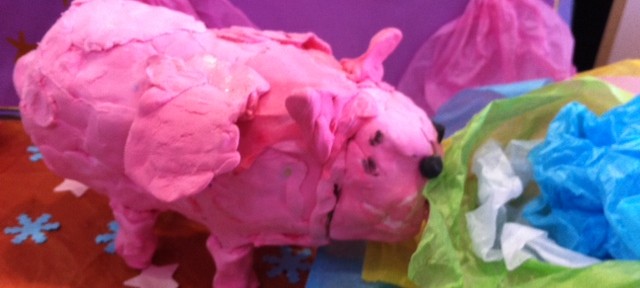 長女の展覧会。小学生のつくる絵や工作って、個性が出てて面白い。