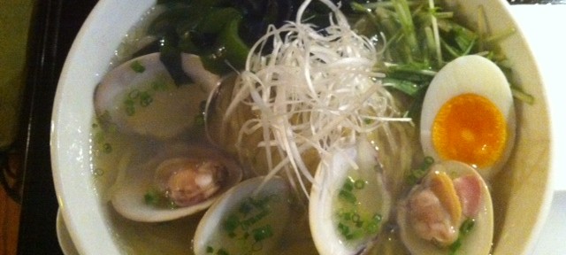 海神、美味しいんだけど、キャバクラだらけのビルに入っているので、夜は入りにくい。