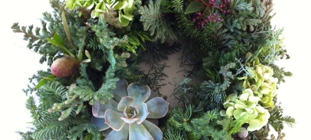 長女がリースを作ってきました。クリスマス前の我が家の風物詩になるかもしれません。