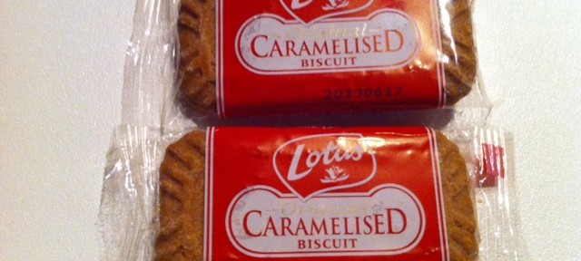 ロータスのビスケット、地味に美味しい。クセになる。