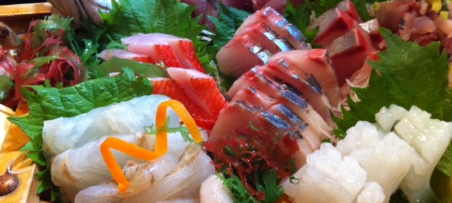 おさしみの宿、たろべの夕食の魚づくしには大満足。刺身とかさごのからあげが最高でした。