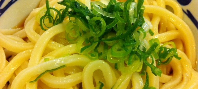 丸亀製麺、はなまるうどんより良いところは、ネギとり放題のところぐらいかも。
