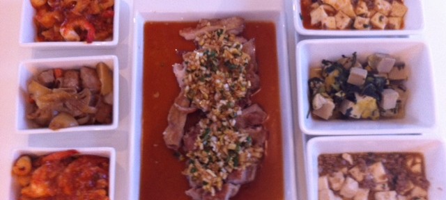 軟禁中なので、中華パーティー。ただし、連日の飲みで疲れたため、アルコールなし。