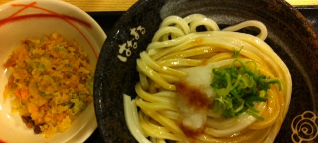 はなまるうどん、手軽なんだけど、元日から食べるのは盛り上がらなさすぎる。