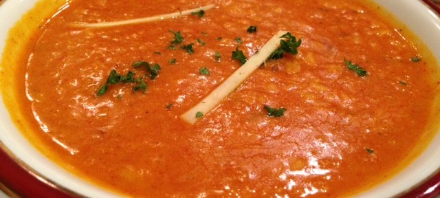 シタルのランチのコストパフォーマンスは最高。ナンが大きくてびっくり。