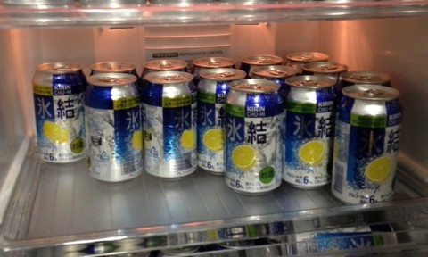 とある会社の冷蔵庫。なんと福利厚生で飲み放題らしい。