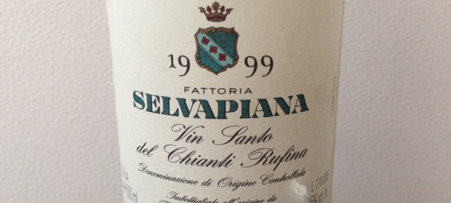 このデザートワイン、美味しい。ラベルから察するに「FATTORIA SELVAPIANA Chianti Rufina 1999」という名前っぽい。