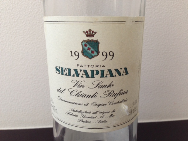 このデザートワイン、美味しい。ラベルから察するに「FATTORIA SELVAPIANA Chianti Rufina 1999」という名前っぽい。
