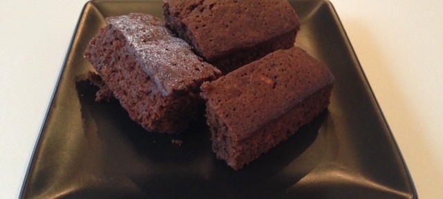 ホワイトデーなので、長女がチョコレートケーキを作ったようです。