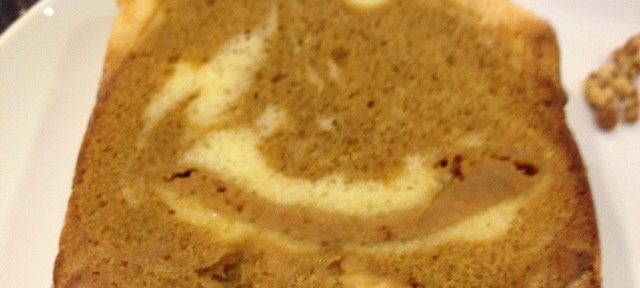 スタバ、どう考えても高すぎ。カプチーノとパウンドケーキで700円超えるというのは、どう考えてもありえない。