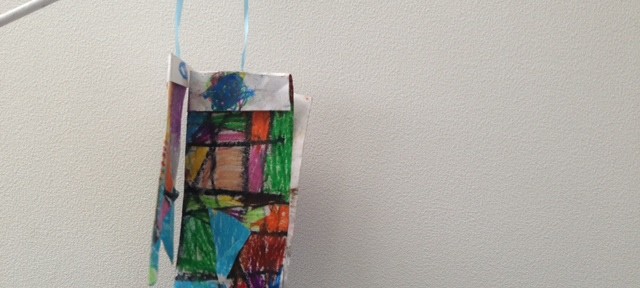 長男が幼稚園で作ったこいのぼり。カラフルで子どもらしい。
