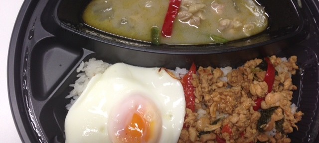 スクンビットヤームイェンのランチの弁当はなかなかリーズナブル。次は店で食べたいところ。