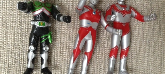 長男が朝からウルトラマンごっこ遊び。「お前なんか、ガーリックポテト食べ過ぎて太っちゃえ！」に絶句。