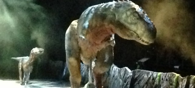 ウォーキング・ウィズ・ダイナソー、子どもたちは喜んでいたからいいけど、大人はそれほど楽しめないと思う。