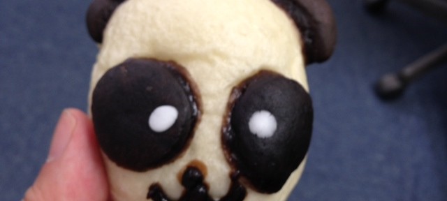 ボンジュール・ボンの見切り品に、こんなかわいいパンが入っていました。