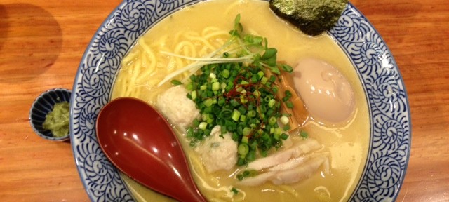 友のラーメン、スープが美味しいので、クセになるかもしれません。