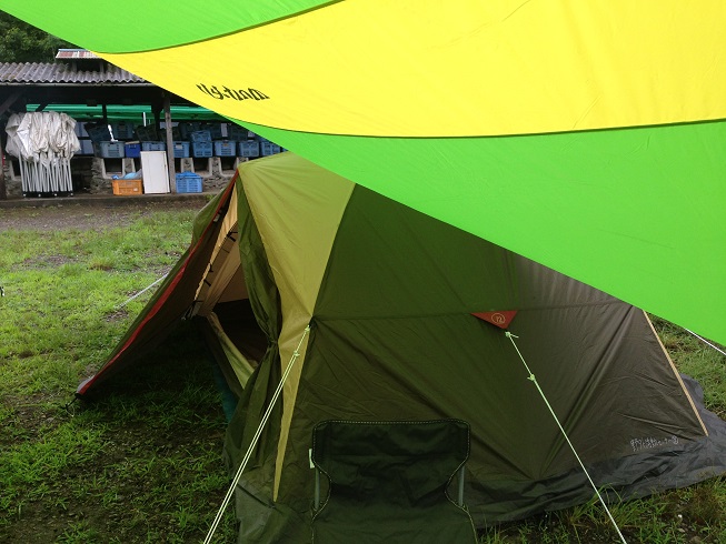 生まれて初めてのオートキャンプ。テントの寝心地は悪かったけど、子供たちとずっと一緒で楽しかったです。