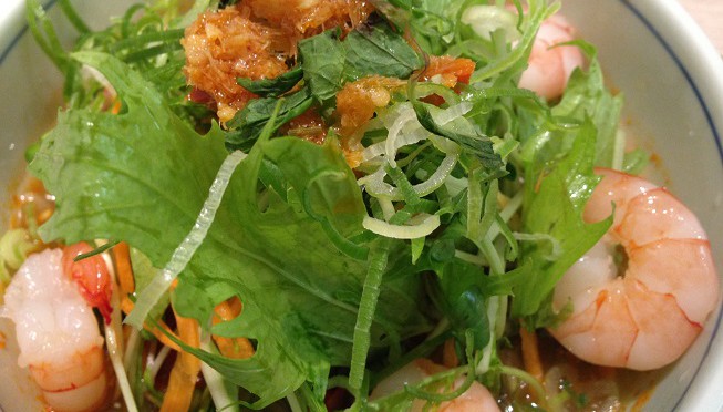 コムフォー、パクチー入りの野菜の取り放題が嬉しい。