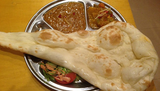 ナマステカトマンズ、本格的で美味しいけど、ボリューム多すぎ。食べきるのがつらいかも。