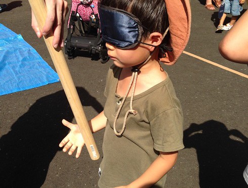 近くにある月窓寺のスイカ割り大会。しょぼいけど、長男はどうしてもやりたかったみたい。