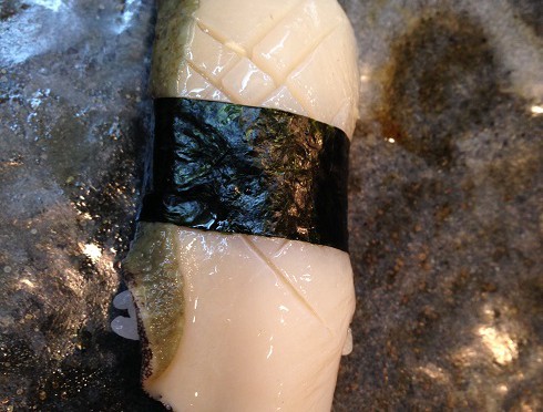 吉祥寺のおすしやさん、すごくフレンドリーで居心地のいい店ですが、ちょっとコストパフォーマンスは良くないかもしれません。