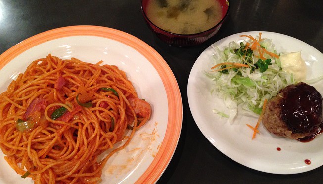 カヤシマ、とにかく昭和を満喫できる味と雰囲気です。ボリュームもあり、学生だったら入り浸りそうな店ですね。