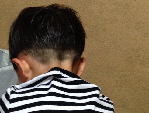 夏仕様なのか、長男の髪型が、なんちゃってツーブロックに進化していました。