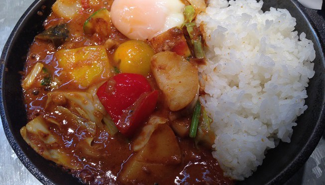 品川駅にあるいつも行列のカレー屋さん、キャンプエクスプレスに行きました。美味しいけど、並ぶほどではないかな。