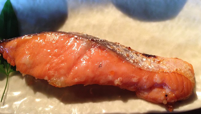 臺眠の定食類、シャケが秀逸。少しばかり観光地価格になっているのが残念なポイントです。