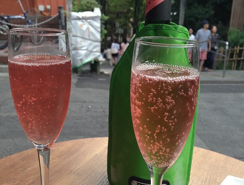 ヴァベーネ、昼間から飲むのに最適な店。気候が良ければ、外で飲めます。実はカレーが美味しい。