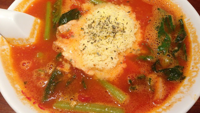 太陽のトマト麺、リゾットを楽しむこともできて、2度美味しく、満足度は高いし、夜、遅くまでやっているのも嬉しい。