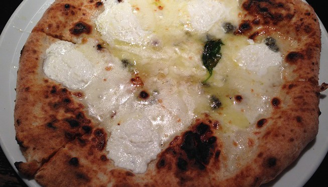 ピッツェリア・イル・タンブレロのピザ、ボリュームもあって満足なランチでした。