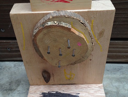 長男が作ったロボットの工作。つり目なのに、なぜか間の抜けた感じがいい。悪者なのかなぁ。