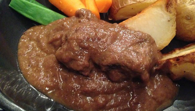 最近の節約生活で、家族だけでのホームパーティー。家計に優しいだけでなく、意外に盛り上がります。