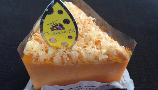 キラリナで有名なチーズケーキのお店。ケーキは美味しかったけど、店員がノロノロしていたのが残念。