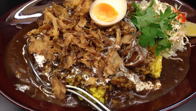 カレーは飲み物、スパイスが効いていないので、カレーの味はいまいちだけど、ボリュームは満足。