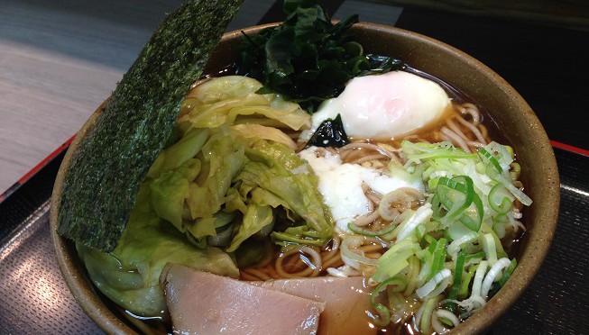 深夜の富士そば、キャベチャーという斬新さに惹かれて注文して大失敗。