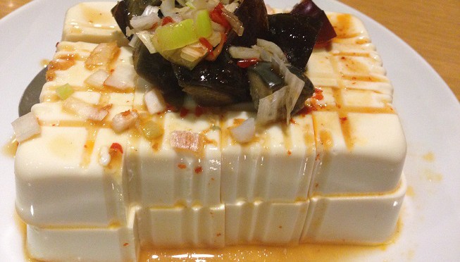 天香園、ごくごく普通の中華料理の店としか表現のしようがないです。ほろ酔いセット的なものがリーズナブルかも。