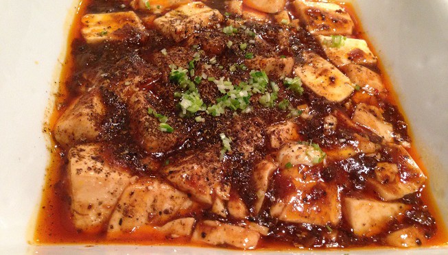 同源楼四川小吃の麻婆豆腐、ボリューム満点で、意外に「辣」で満足度は高かったです。